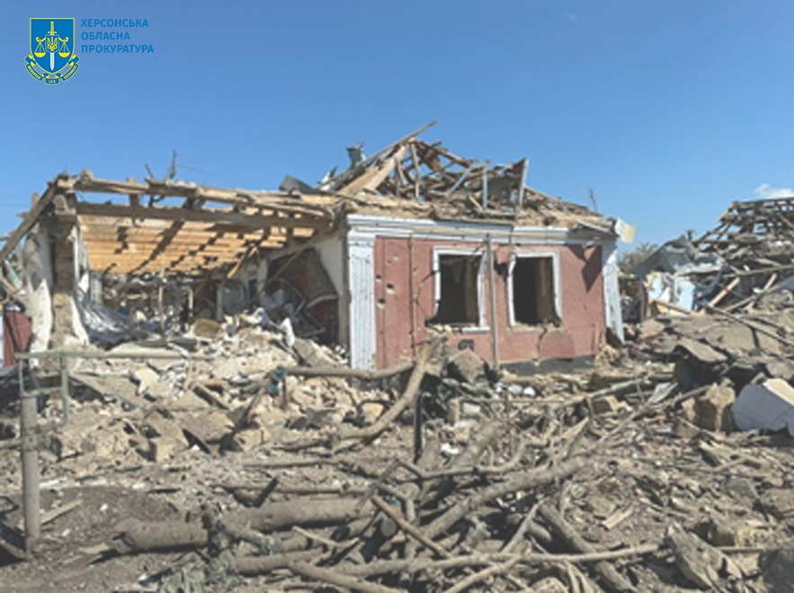 Кізомис (Фото: Офіс генпрокурора) Росіяни скинули дві керовані авіабомби на село під Херсоном, влучили у церкву – відео