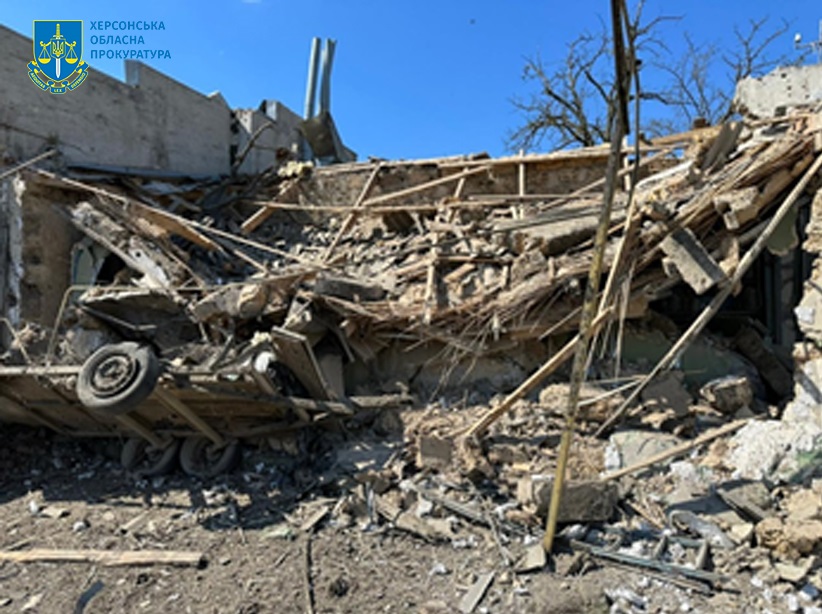 Кізомис (Фото: Офіс генпрокурора) Росіяни скинули дві керовані авіабомби на село під Херсоном, влучили у церкву – відео