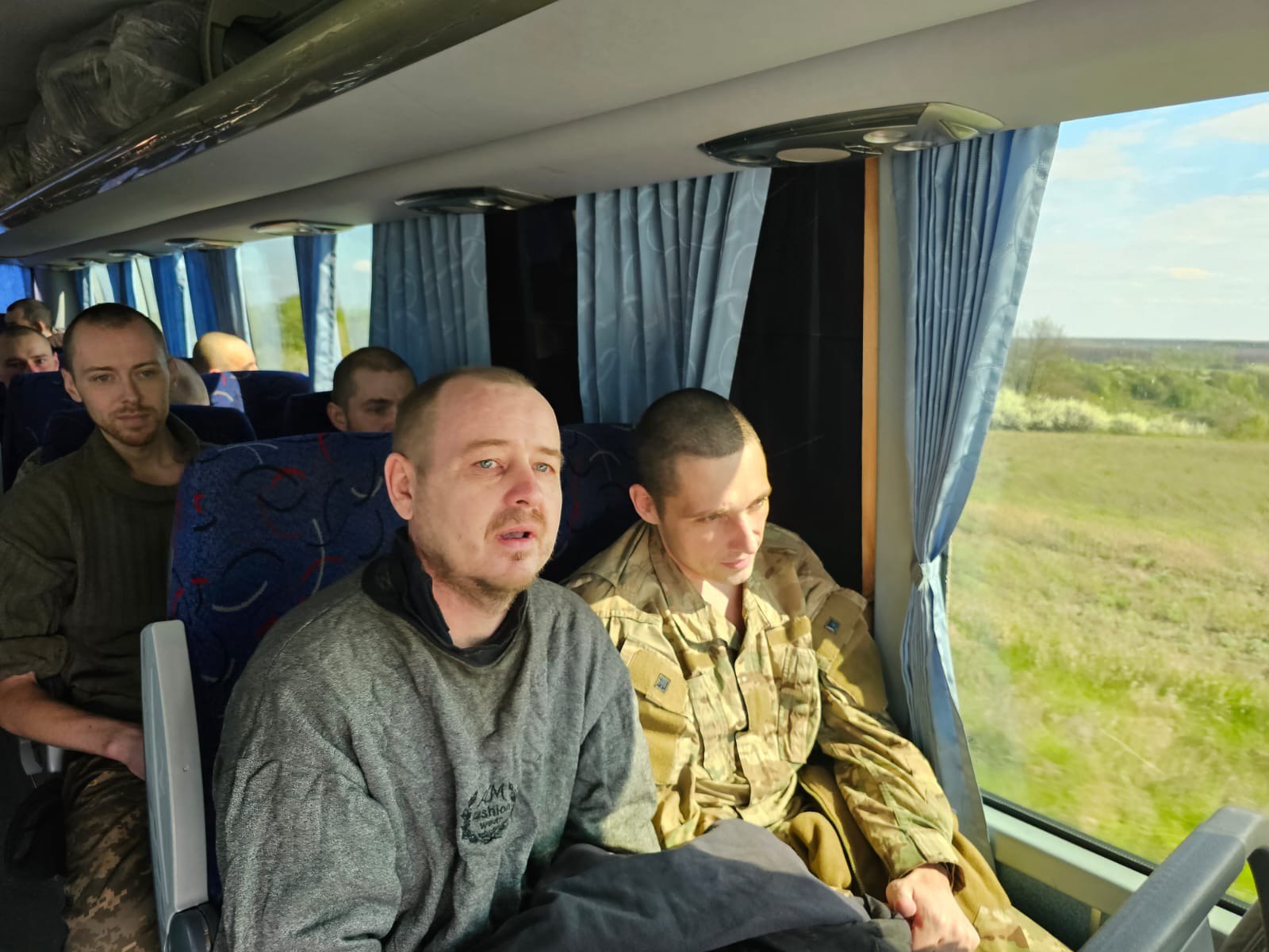Photo – Coordinating Headquarters for the Treatment of Prisoners of War Ukraine returns 42 PoWs: some wounded and tortured by Russians