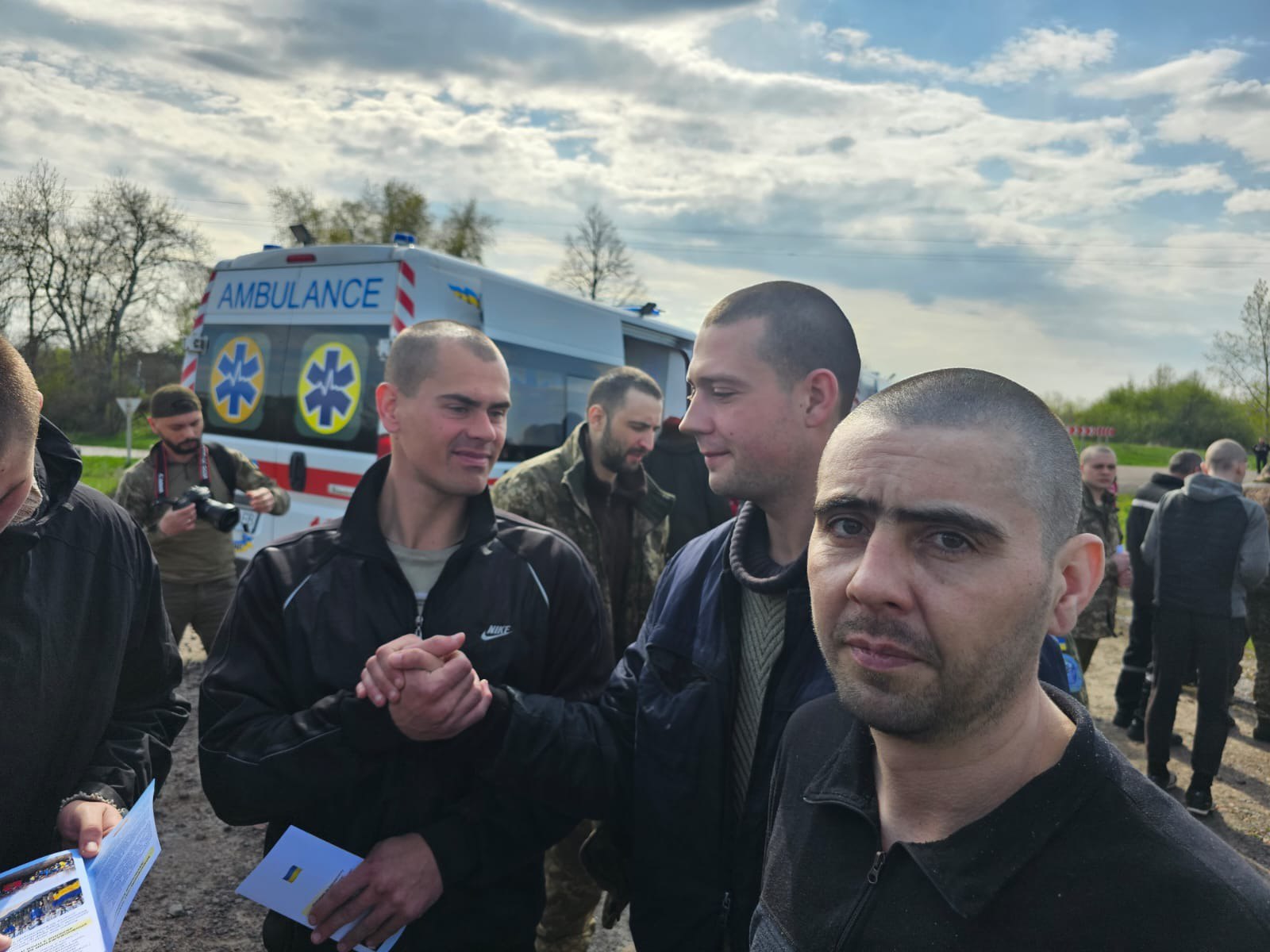 Photo – Coordinating Headquarters for the Treatment of Prisoners of War Ukraine returns 42 PoWs: some wounded and tortured by Russians