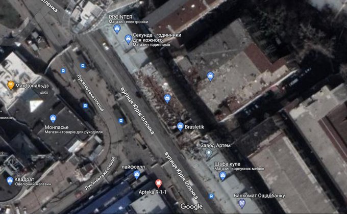 Зруйновані аеродром та завод у Києві, черги у Маріуполі. Що видно на нових мапах Google