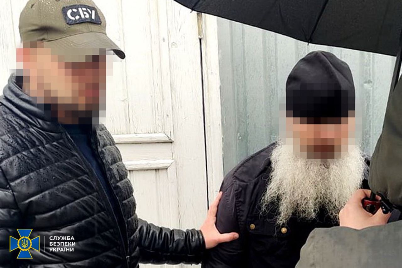 Фото – CБУ Послушник из Почаевской лавры получил подозрение. Считает Бахмут "городом славы Вагнера"