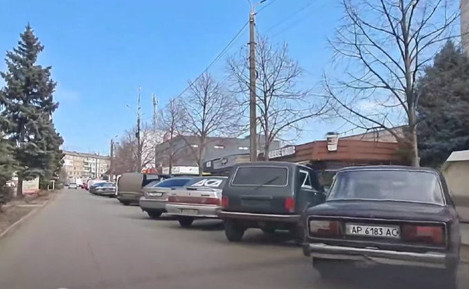 Подивіться на українське місто під окупацією Росії: поїздка вулицями Токмака – відео