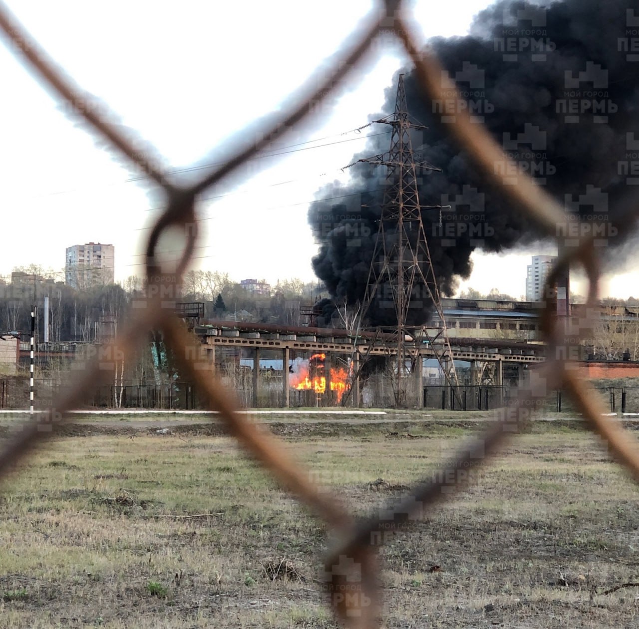 В России горел завод по производству реактивных систем залпового огня – фото, видео