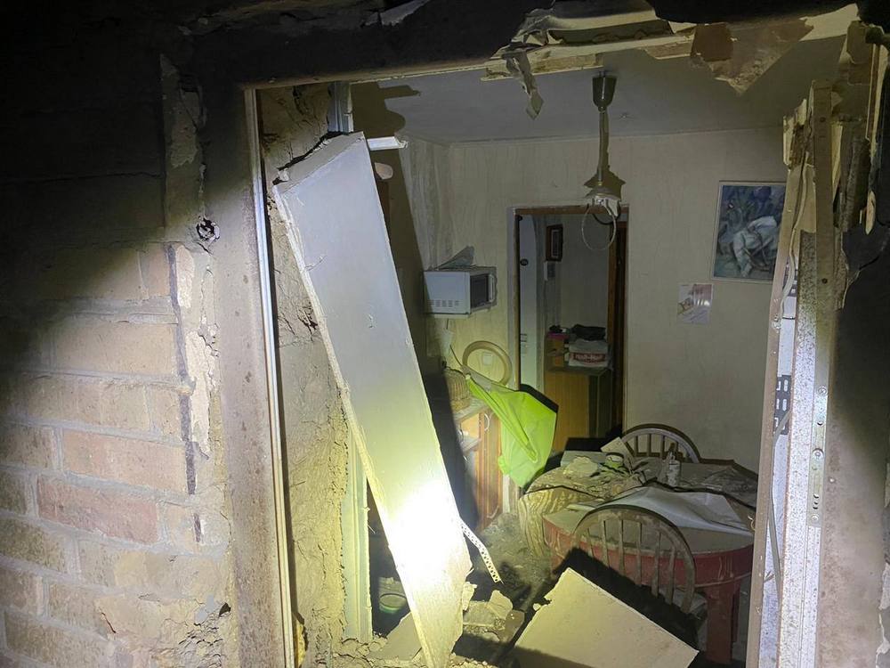 Россияне ударили из артиллерии по Никополю: повреждены дома и линия электропередачи – фото