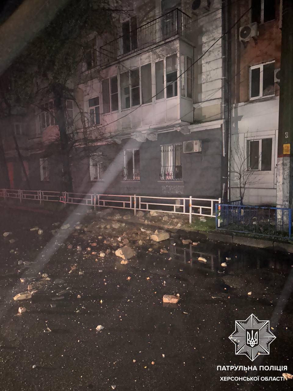 Фото: Патрульная полиция Украины Россия ночью обстреляла центр Херсона, ранен человек – фото