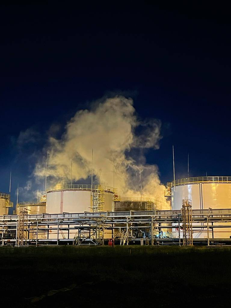 Фото с ресурсов оккупантов Ночью в Краснодарском крае России загорелся Ильский нефтеперерабатывающий завод – видео