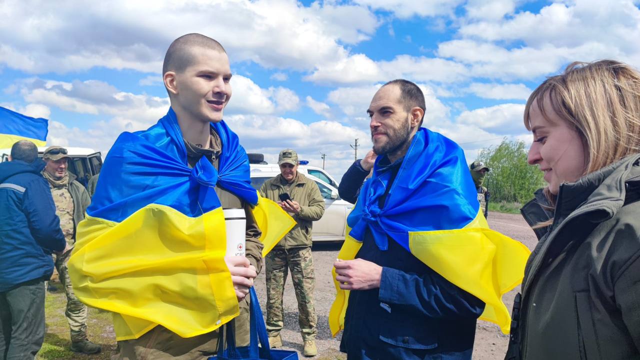 Украина вернула из плена 45 защитников "Азовстали": фото, видео