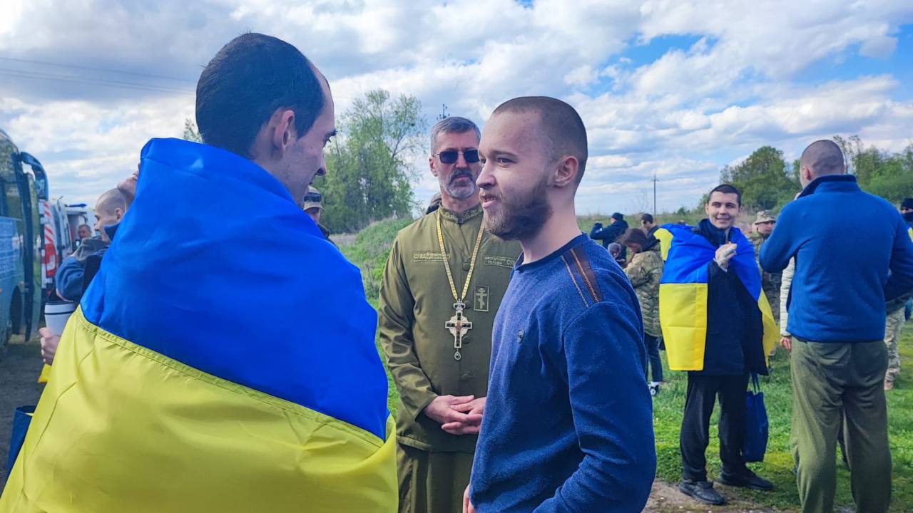 Украина вернула из плена 45 защитников "Азовстали": фото, видео