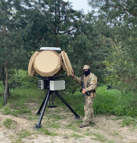 Радар RADA ieMHR (Фото: twitter.com/NatanFlayer) Украина начала получать израильские радары для предупреждения о ракетных ударах – фото