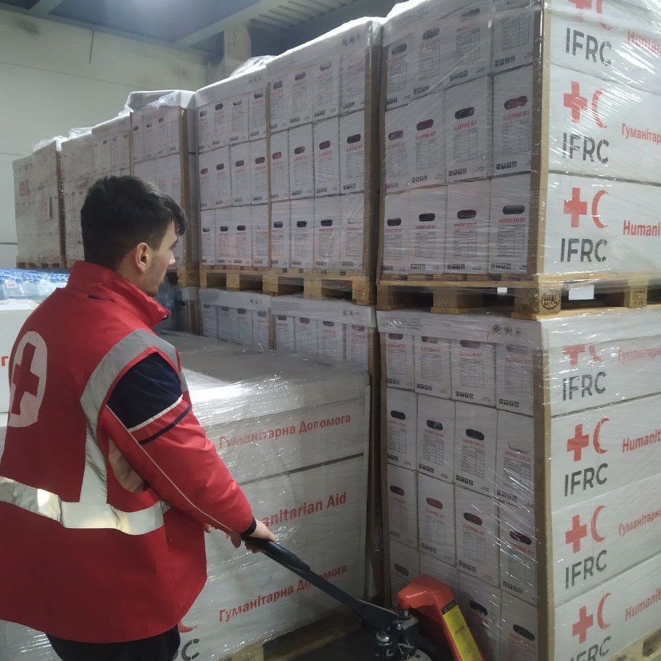 Фото: od.redcross.org.ua Под Одессой оккупанты попали ракетой в склад Красного Креста. Сами говорят – "склад ВСУ"