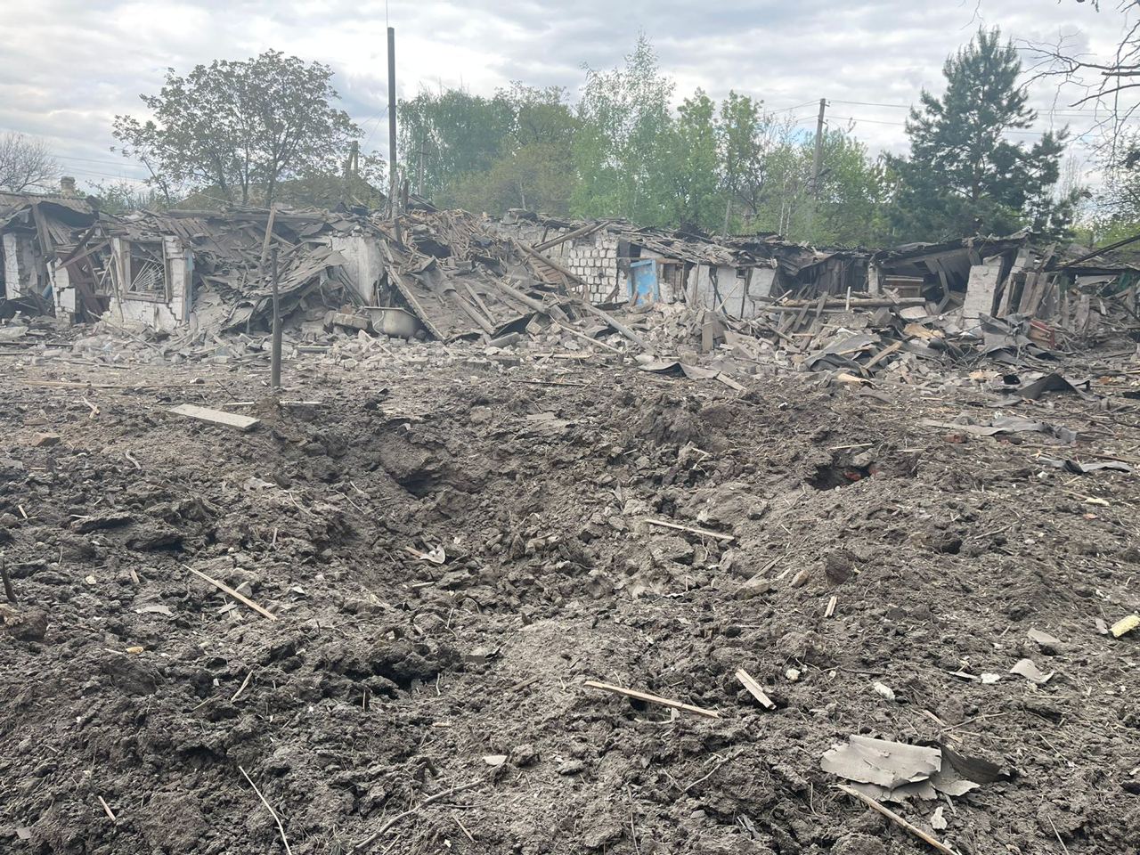 Торецк (Фото: Telegram Павла Кириленко) Россия обстреляла из "Смерчей" Торецк. Ракеты попали в жилой сектор, есть раненые – фото
