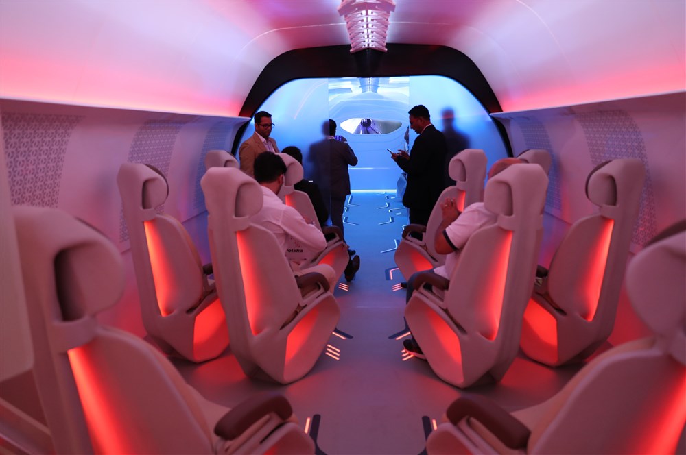 В 2023-м украинцы могли ездить на Hyperloop, но его нет. Что случилось с проектом Омеляна