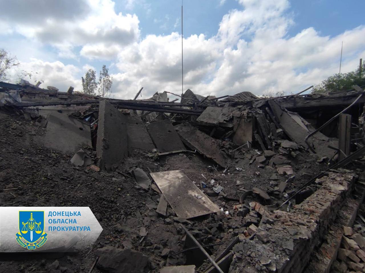 Фото: ОГП Оккупанты сбросили авиабомбы на Торецк, один человек погиб, восемь ранены – фото
