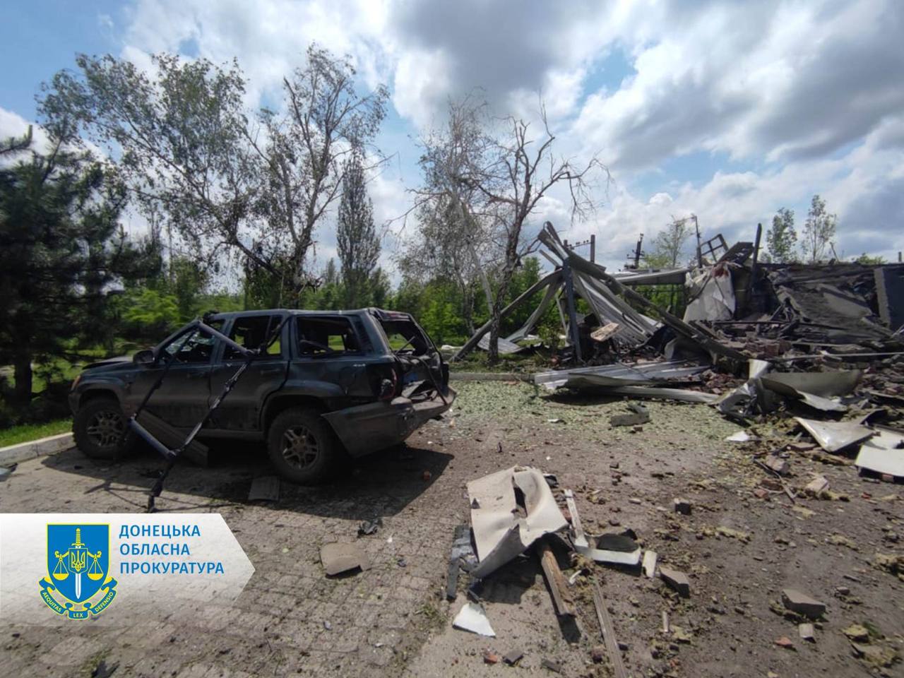 Оккупанты сбросили авиабомбы на Торецк, один человек погиб, восемь ранены – фото