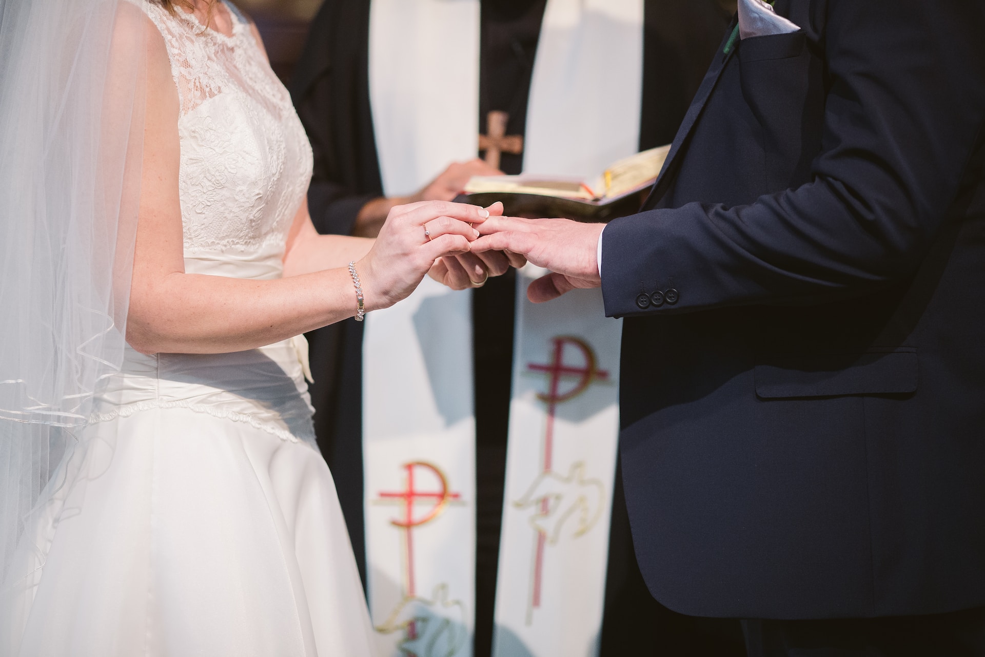 Бути разом у радості та горі. Як відбувається вінчання і чи може церква скасувати шлюб?