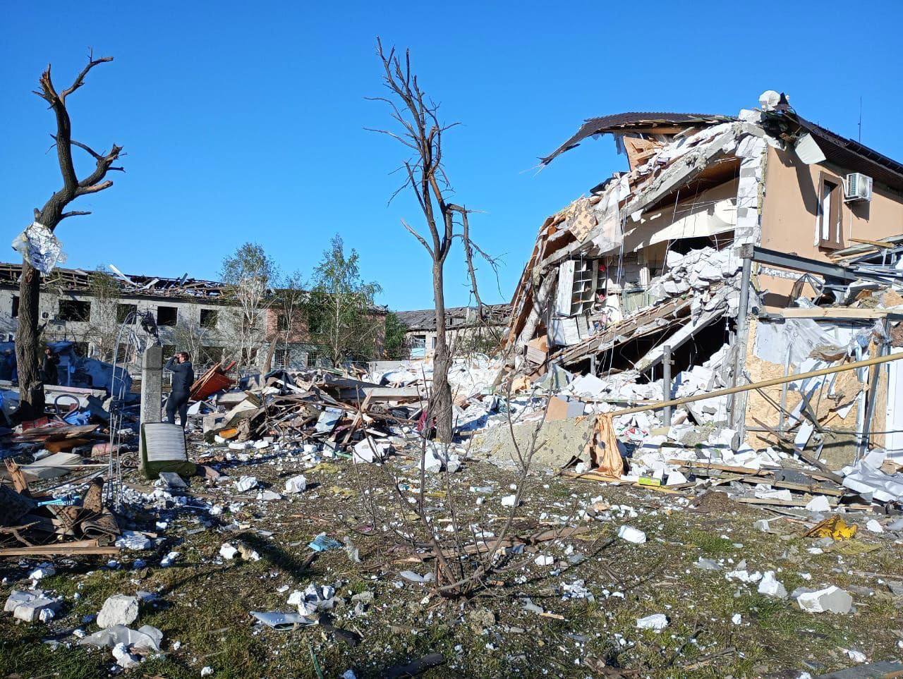 Фото: Дніпропетровська ОВА Наслідки російського удару по передмістю Дніпра: 22 поранених, загинула дворічна дитина