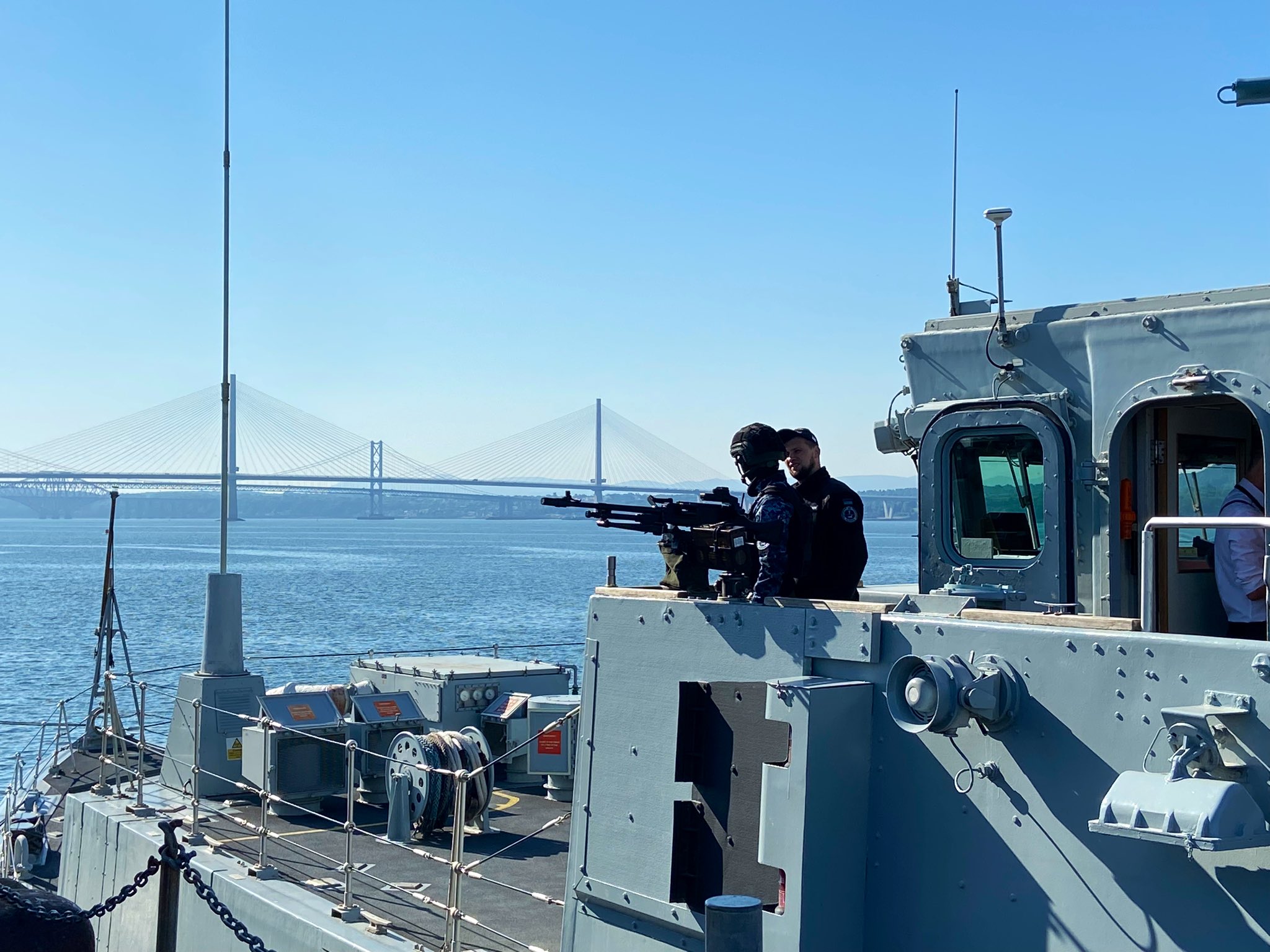 Фото: Royal Navy in Scotland Військові кораблі "Чернігів" та "Черкаси" для України вийшли з порту в Шотландії – відео