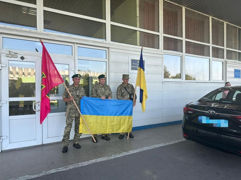 Украина вернула из Венгрии трех военнопленных