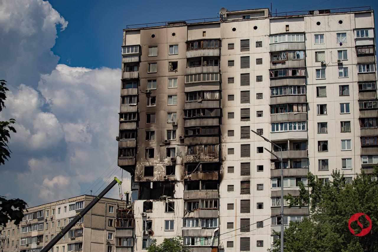 Фоторепортаж с места взрыва в 16-этажке в Киеве