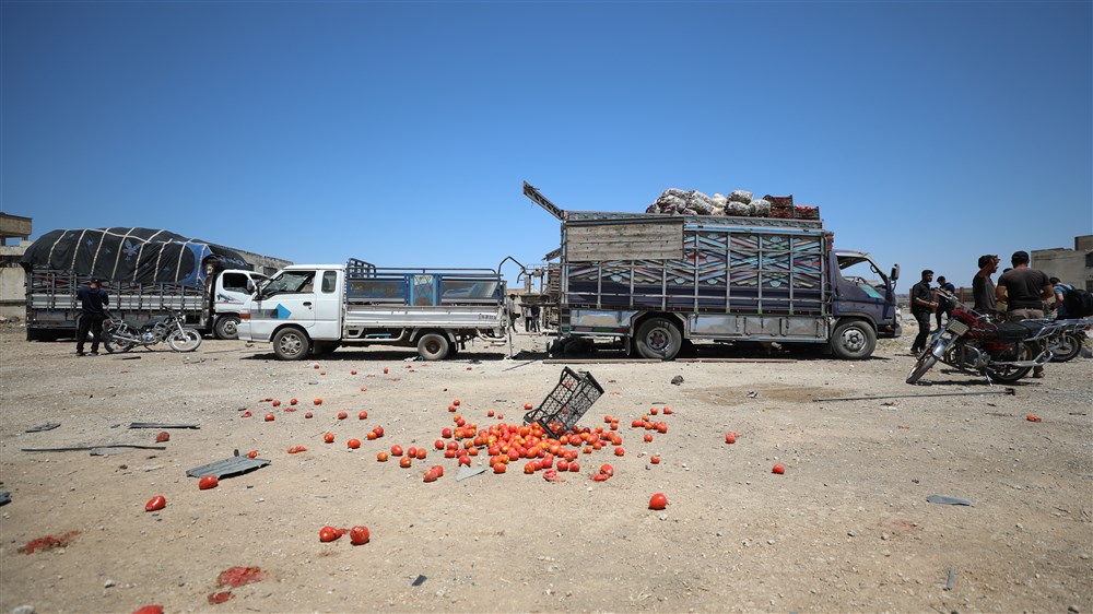 Последствия авиаудара России по рынку в Идлибе, Сирия (Фото – EPA)