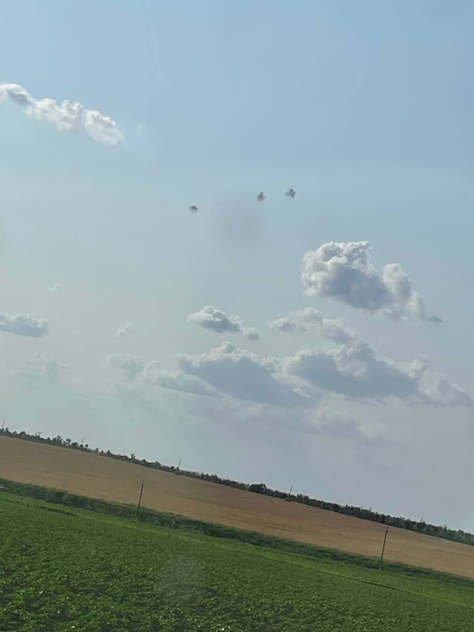 Фото із слцмереж У мережі пишуть про вибухи в районі Бердянська і Приморська – фото