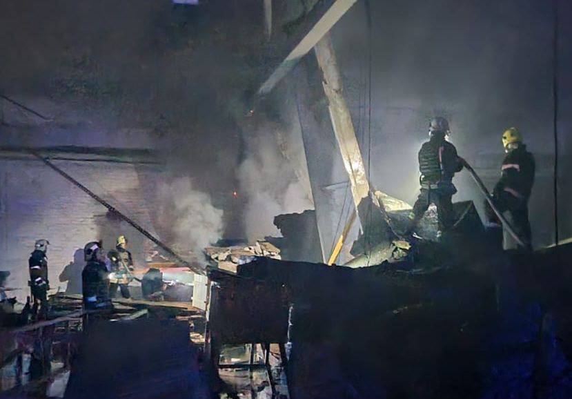 Ночной удар "шахедами" по Кривому Рогу. Повреждены два предприятия и два дома – фото