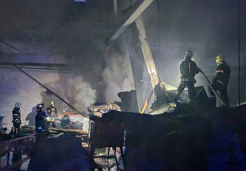 Фото: Днепропетровская ОВА Ночной удар "шахедами" по Кривому Рогу. Повреждены два предприятия и два дома – фото