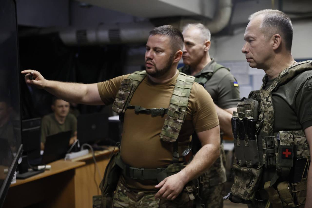 Фото: Military Media Center Сирський відвідав бійців на передовій. Обстановка на сході складна – фото