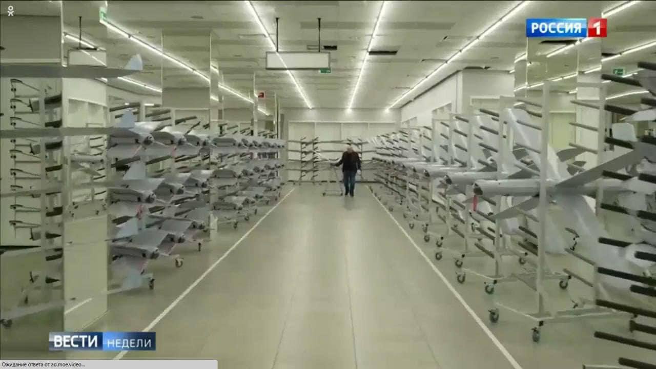 Завод Ланцетів у РФ (Фото: ресурс окупантів) Сирський пройшовся вздовж збитих "Ланцетів", учора у РФ пишалися заводом цих дронів – фото