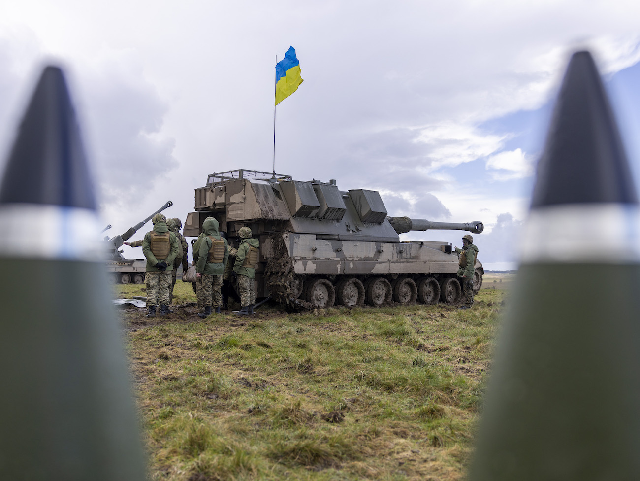 Українські артилеристи (Фото: Міноборони Великобританії) Друга група українських артилеристів закінчила навчання у Британії на САУ AS90 – фото