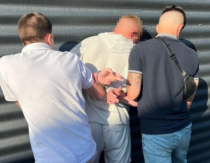 Фото: поліція У трьох областях затримано чиновників військкоматів під час розслідування корупції – фото