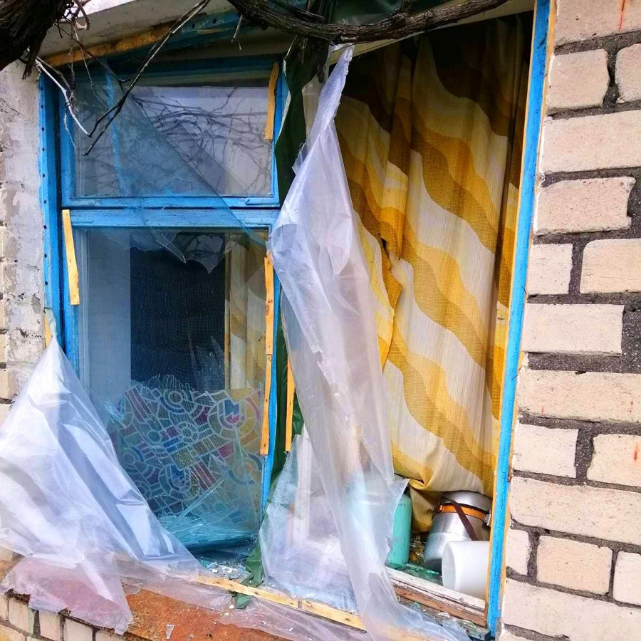 Розтрощені вікна в нікопольському районі