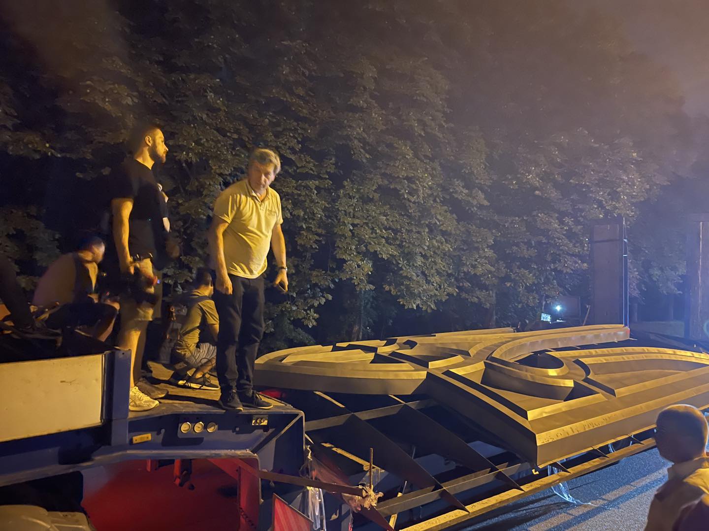 Фото: Национальный музей истории Украины во Второй мировой войне Сегодня в Киеве начнут монтаж тризуба на "Родину-мать". Его уже привезли к подножию – фото