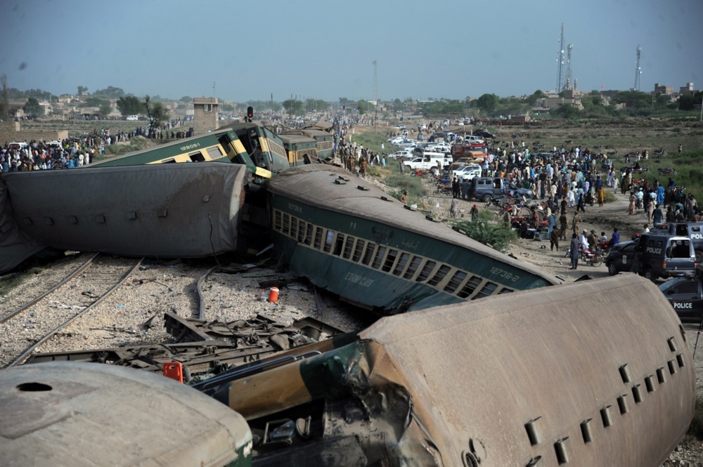 Железнодорожная катастрофа в Пакистане (Фото – EPA)