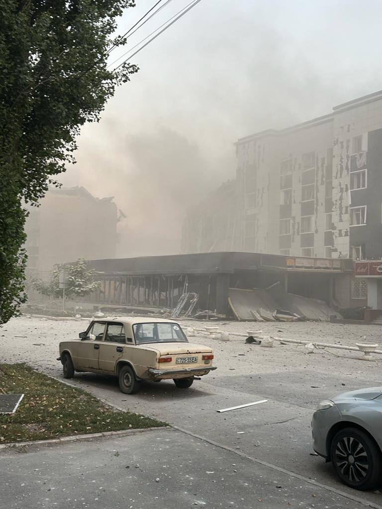 Покровськ (Фото: Telegram Павла Кириленка) Росія завдала два ракетних удари по Покровську, влучила в житловий будинок, є жертви – відео