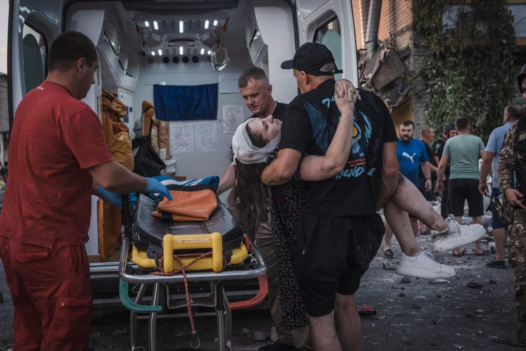 Покровськ (Фото: ДСНС) Росія завдала два ракетних удари по Покровську, влучила в житловий будинок, є жертви – відео
