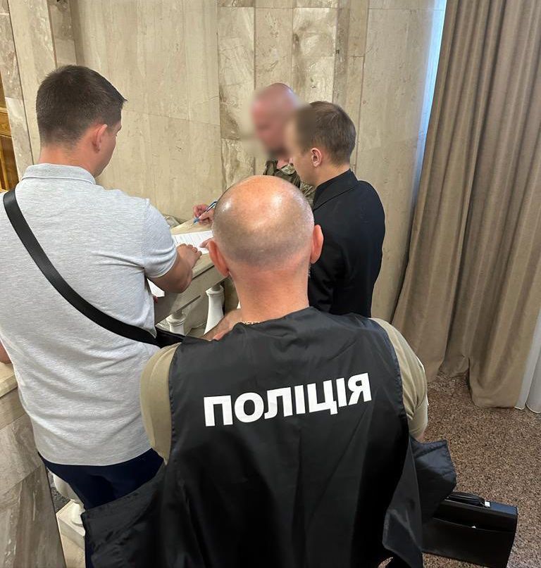 Фото: МВД Военкому одного из районов Киева вручили протокол о коррупции – МВД