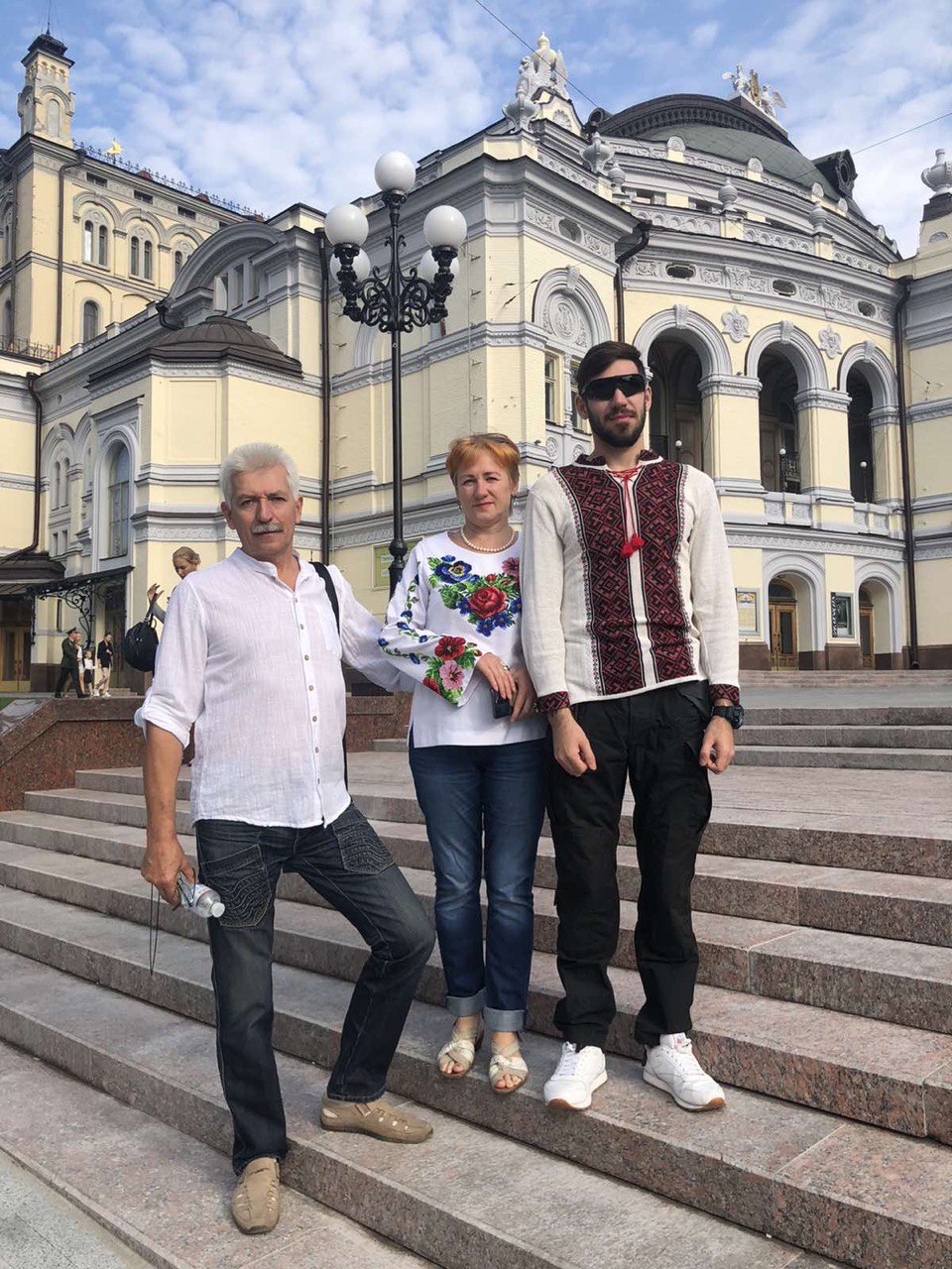 Капсулы времени. Почему близкие погибших героев не могут их похоронить и хранят прах дома