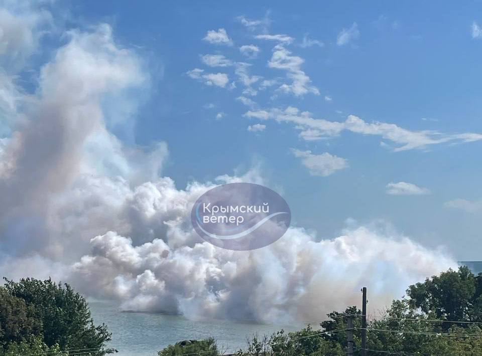 У Керчі вибухи вдруге за день, окупанти скаржаться на нову ракетну атаку: фото, відео