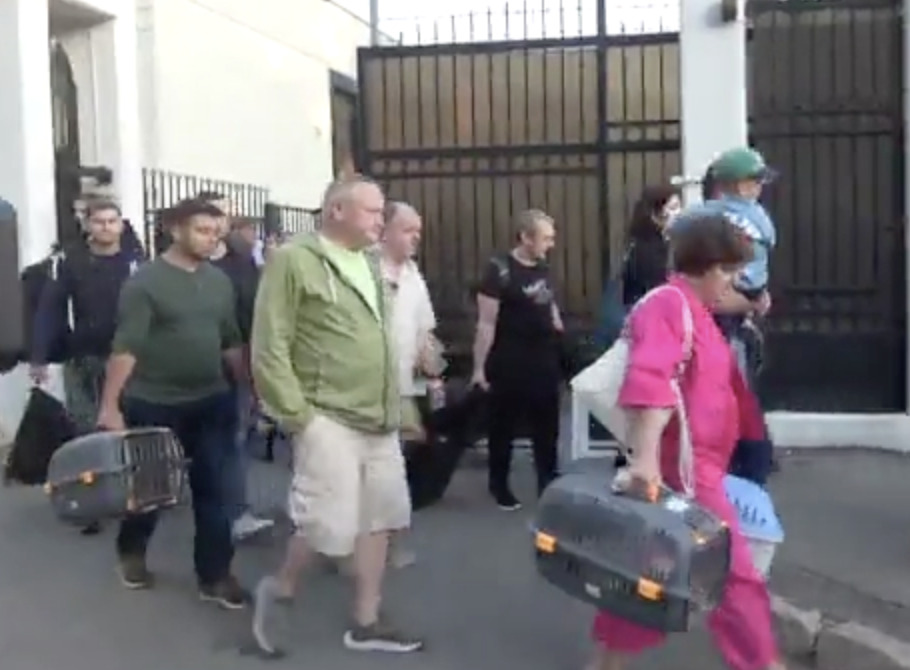 Photo: NewsMaker 22 Russian diplomats leave Moldova