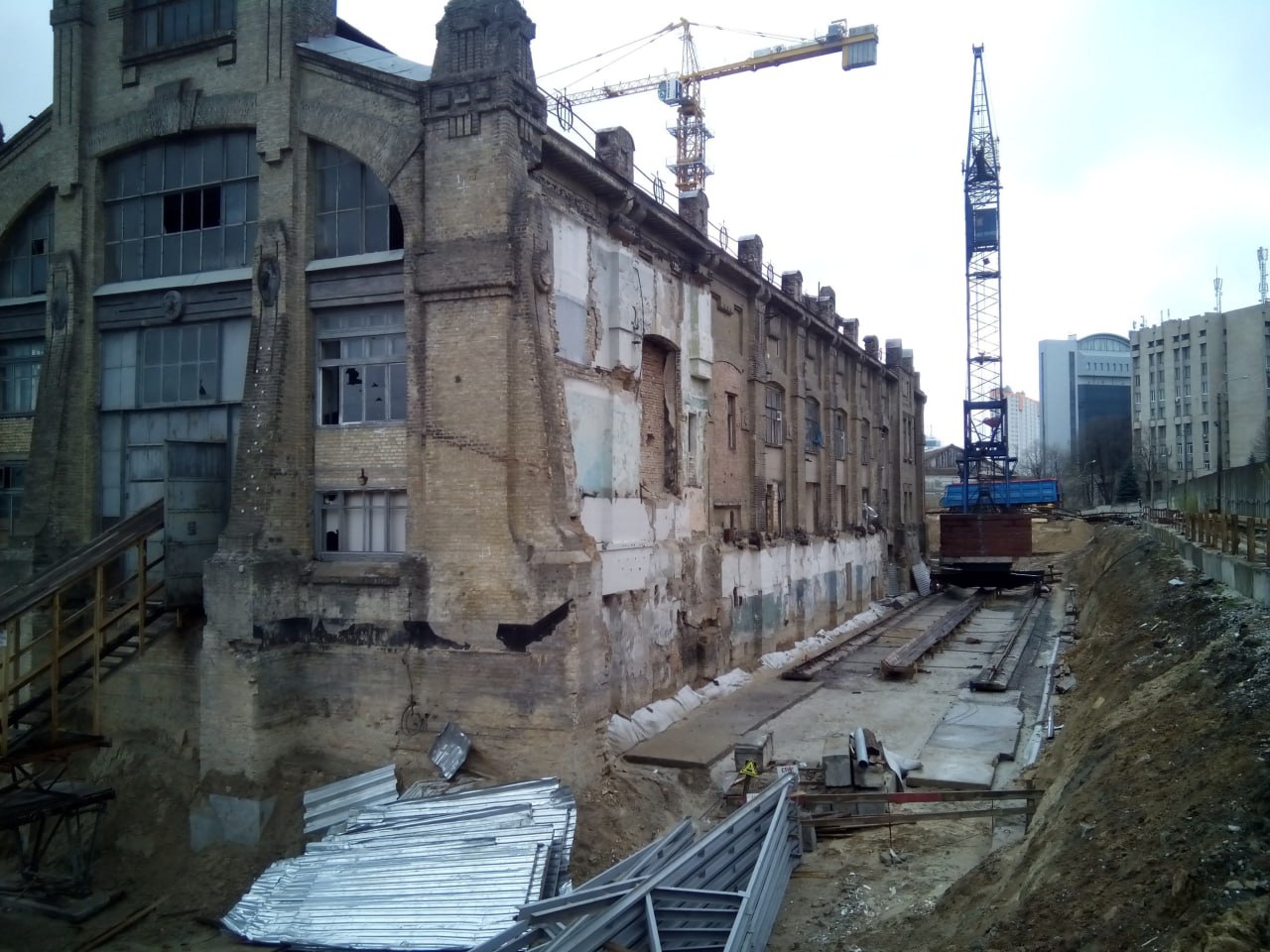 Здание электростанции "до". Фото: Arricano Здание электростанции "до". Фото: Arricano
