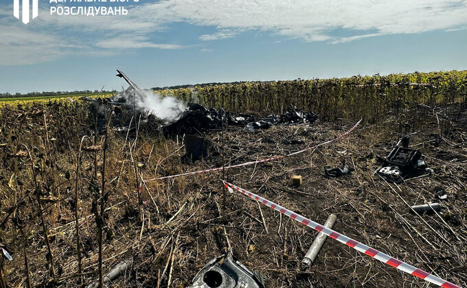 ДБР показало фото з місця катастрофи гелікоптерів Мі-8 на Донбасі. Версій розслідування три