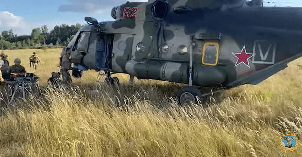 Російський Мі-8 (фото – скріншот відео) "Російських льотчиків ввели в оману". Як Україна захищає власне небо: фільм ГУР – за хвилину