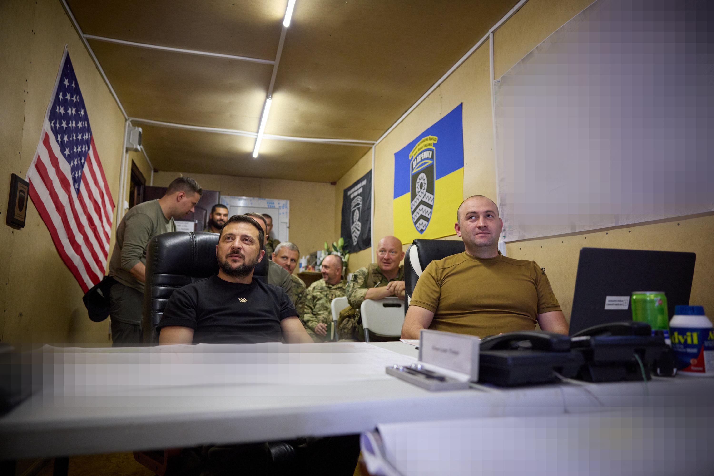 Фото – ОП "Все мощные". Зеленский поехал к боевым бригадам ВСУ на Донбасс и Запорожье: фото, видео