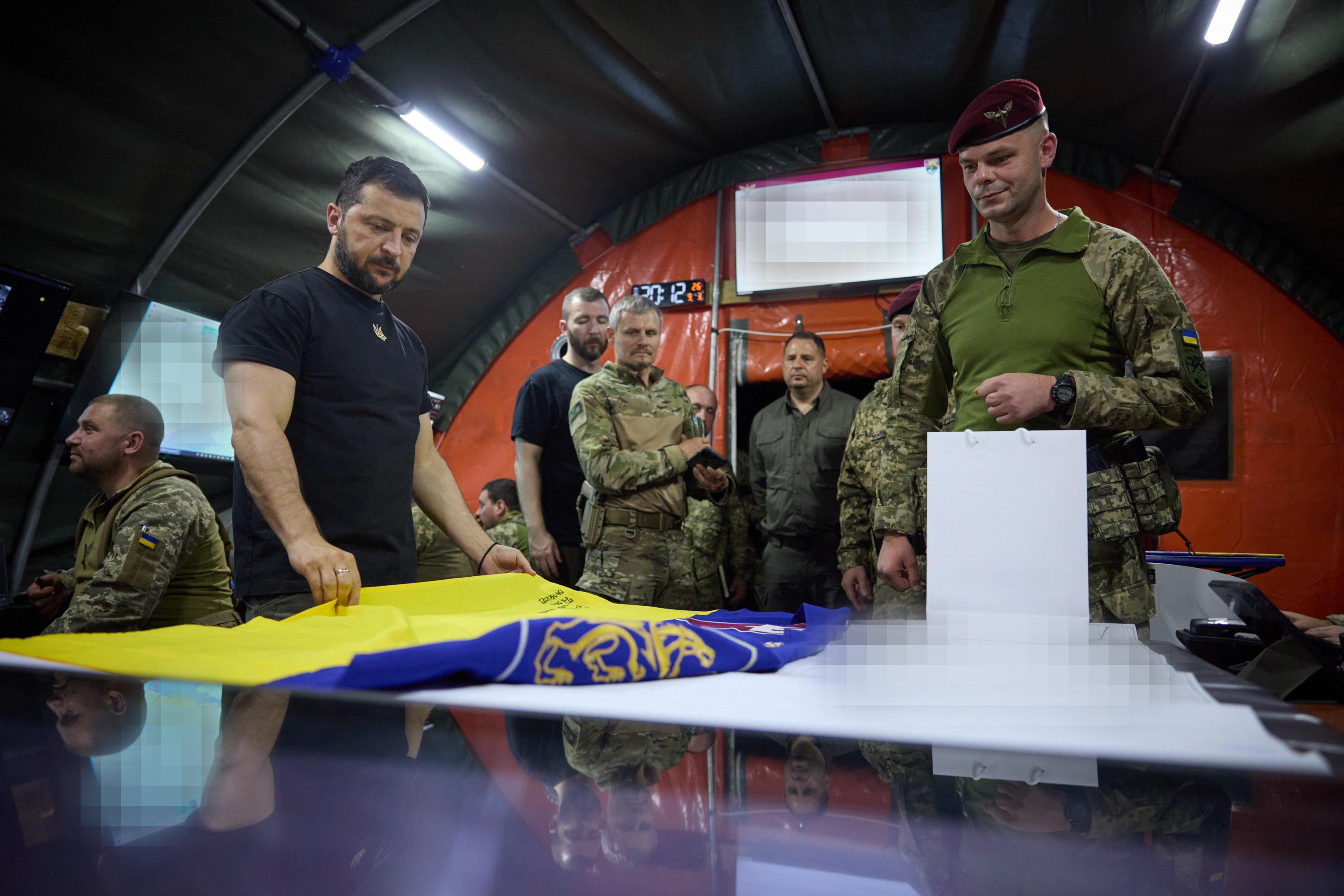 Фотo – ОП "Все мощные". Зеленский поехал к боевым бригадам ВСУ на Донбасс и Запорожье: фото, видео