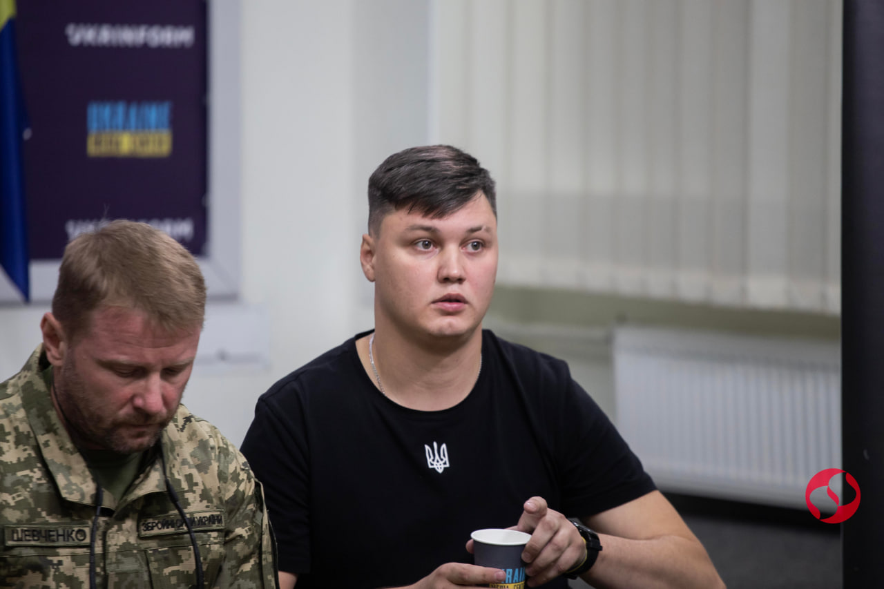 Российский пилот Максим Кузьминов (Фото: Валентина Полищук/LIGA.net) Російський пілот Максим Кузьмінов (Фото: Валентина Поліщук/LIGA.net)