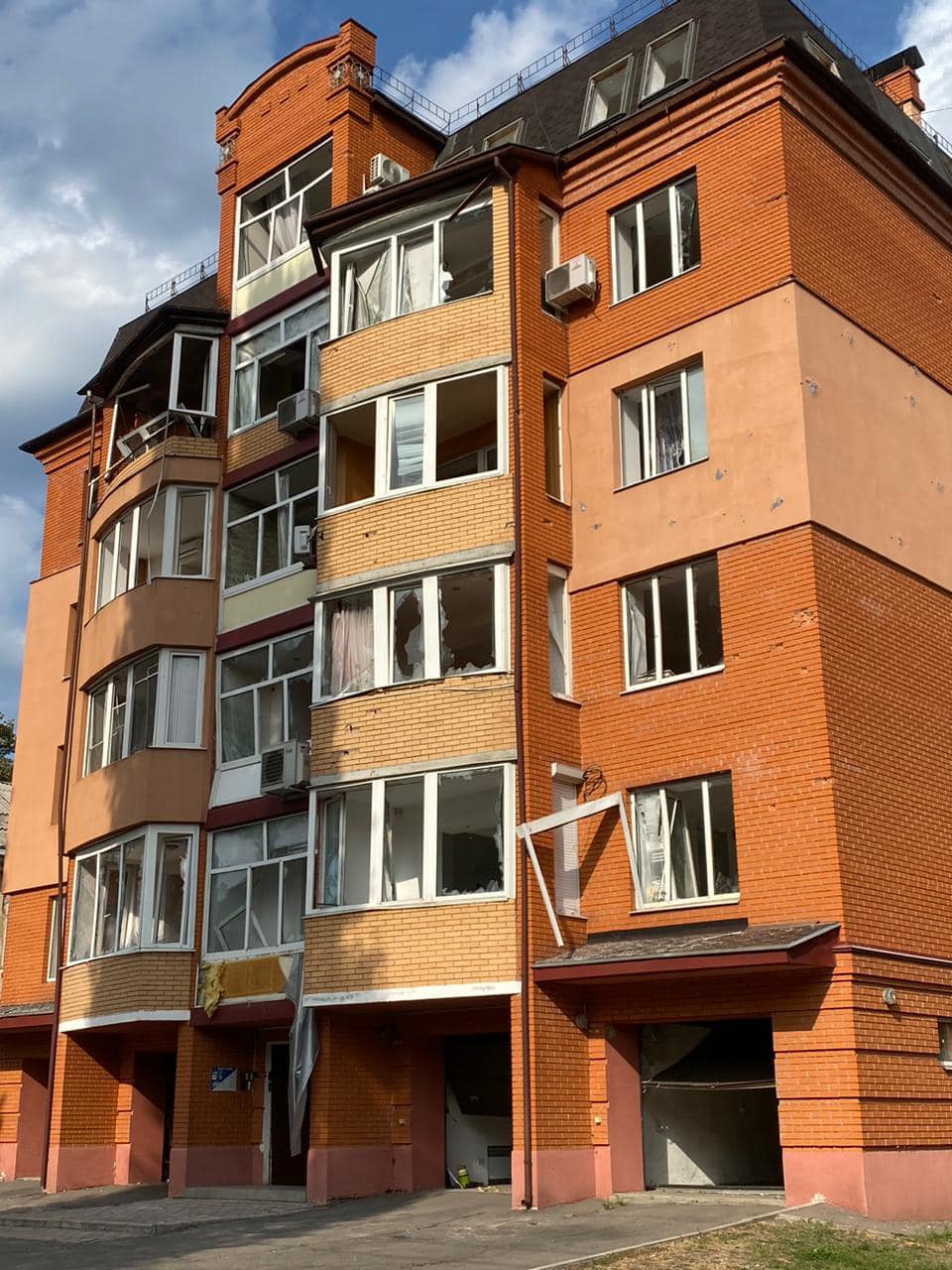 Фото: facebook.com/vitalii.maletskyi.official Ракетный удар по Кременчугу. Поисковые работы завершили, мэр показал фото последствий