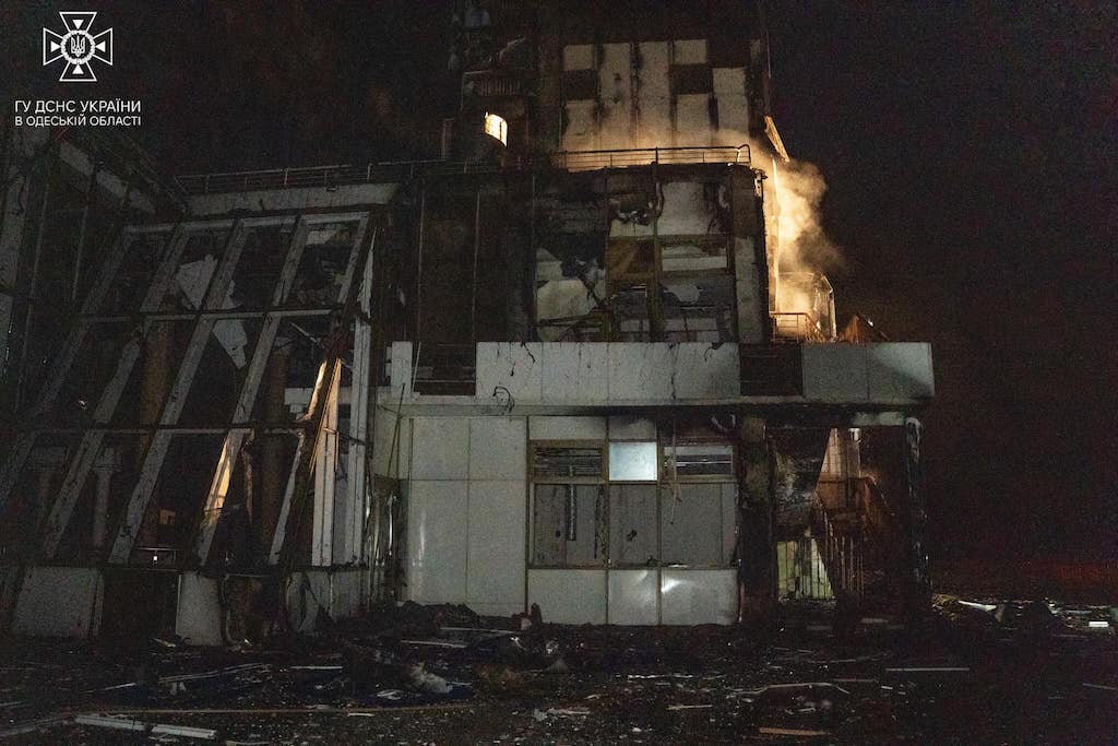 Росія знищила готель на морвокзалі в Одесі. З'явились фото наслідків удару ворога