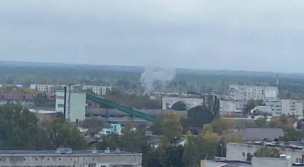 У Брянську вибух та стовп диму, в мережі пишуть про атаку БпЛА на дизельний завод – фото, відео
